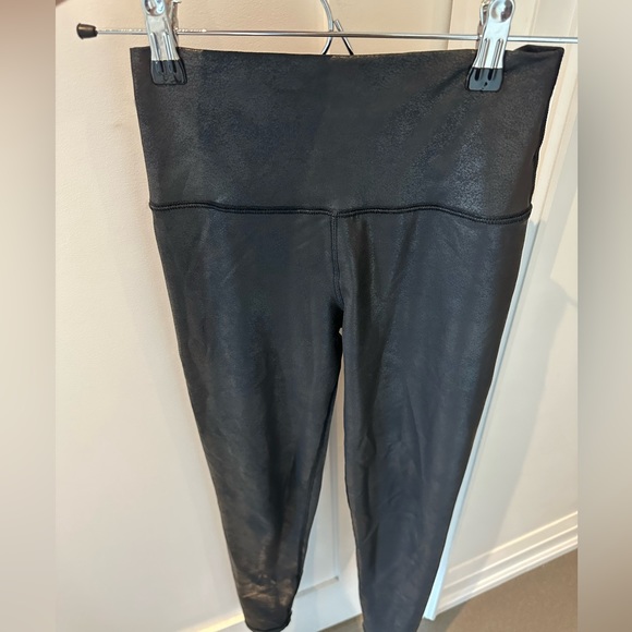 Aerie crackle and shine leggings - Picture 2 of 4